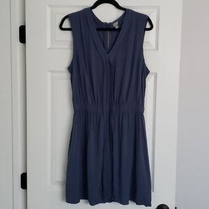 Converse Robin's blue dress